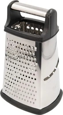 Immagine prodotto di Intirilife grattugia quadrata in acciaio inox con base antiscivolo e manico in acciaio inox - 22,5 cm - Grattugia da cucina Affettatrice Grattugia per formaggio Zester con 4 superfici per grattugiare parmigiano, verdure, patate e molto altro.
