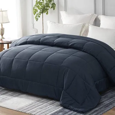 Produktbild von Unyqoos® 4‑Jahreszeiten-Bettdecke – atmungsaktiv & weich, 135 x 200 cm, Polyester-Mikrofaser, Füllung 300 g/m², Quadratsteppung, beidseitig