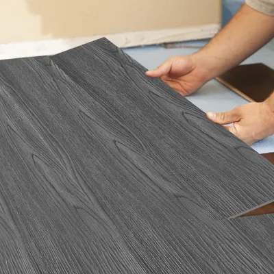 Obrázek produktu pro Vinylová laminátová podlaha Eikuavons, 2,51 m², samolepicí, tmavě šedá, 18 kusů, imitace dřevěných prken, podlahová krytina s autentickým vzhledem