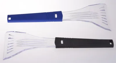 Produktbild von Eiskratzer 12cm Breite 31cm Länge blauer ode schwarzer Griff Autozubehör Winterausstattung Filmer 18820