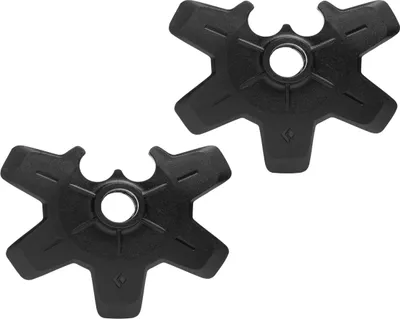 Zwei schwarze Compact Powder Baskets von Black Diamond für Skistöcke; mit einem speziellen Design für besseren Halt im Schnee.