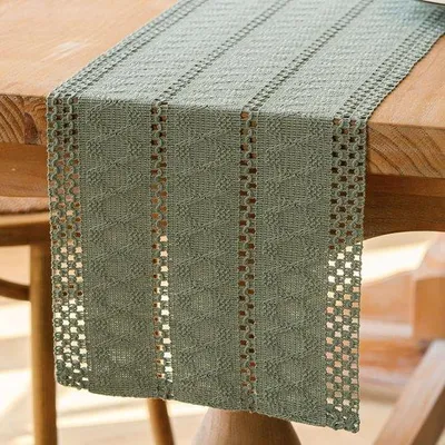 Produktbild von Großes Boho-Macramé-Tischläufer grün, landlich, rustikal, 30x180 cm