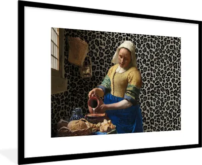 Produktbild von MuchoWow® Gerahmtes Poster Milchmädchen - Kunst - Pantherdruck - Vermeer - Gemälde - Alte Meister 90x60 cm - Poster mit Schwarzem Bilderrahmen Wandposter Rahmen Foto Bilder - Wanddekoration - Fotos