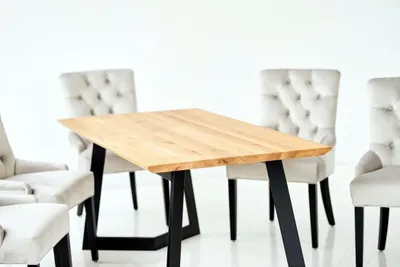 Produktbild von Design Esszimmer Tisch + 4 Chesterfield Lehnstühle Sitz Gruppe Stühle Holz Stuhl