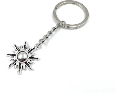 Produktbild von Onwomania Sonne Stern Schlüsselanhänger Metall Glücksbringer in Alu Geschenkbox, ideal zum Verschenken