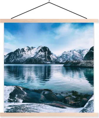 Produktbild von MuchoWow® Textilposter Winter - See - Berg - Schnee 40x40 cm mit holzfarbenen Rahmen - Posterleiste