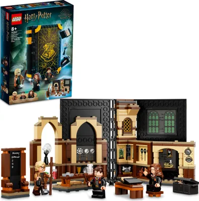 Produktbild von LEGO 76397 Harry Potter Hogwarts Moment: Verteidigungsunterricht, Spielzeug-Buch mit Minifiguren, ideal als Reisespiel oder Geschenk