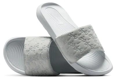 Produktbild von Nike Victori One Hausschuhe mit extra weichem Schaumstoff – atmungsaktiv und pflegeleicht