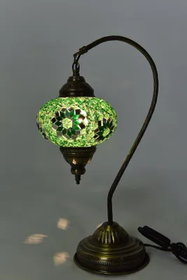 Productafbeelding van Handgemaakte Turkse nachtlamp in groen – een oosterse sprookjeslamp, 20 cm breed, 42 cm hoog, uniek en decoratief.