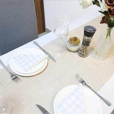Produktbild von Unyqoos® Tischläufer 40 x 240 cm beige – wasserfestes Polyester in Leinenoptik, abwaschbar & knitterarm, eleganter Tafelläufer für Festtafel