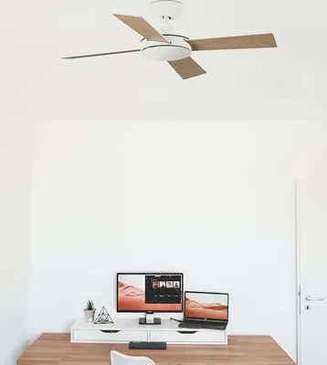 Produktbild von Deckenventilator KAZE Ø107 cm ohne Licht, leiser Gleichstrommotor, Umkehrfunktion, weiß/holzfarben