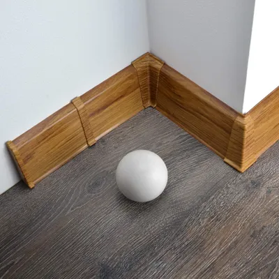 Produktbild von 2 Meter Sockelleiste 70mm PVC Eiche exclusive Laminatleisten Fussleisten aus Kunststoff PVC Laminat Dekore Fußleisten