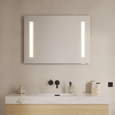 LED-Badspiegel mit Steckdose, 90x65 cm, zwei Lichtfelder