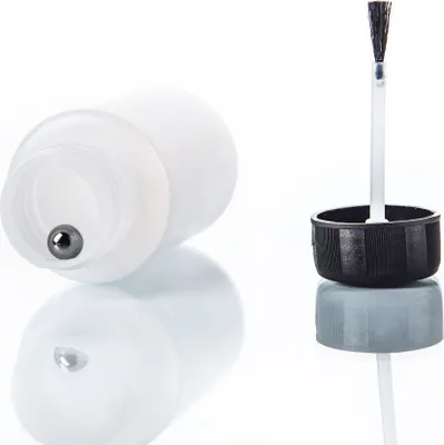 Zdjęcie produktu dla Plastikowa butelka BenBow z pędzelkiem i kulką mieszającą 50 ml x 50, szczelna, HDPE - Wszechstronne zastosowanie do farb, klejów i smarów