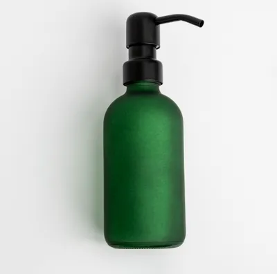 Produktbild von Natural Goods Berlin KLEAN Seifenspender mit Etiketten, hochwertiger & nachfüllbarer Seifenspender für Küche & Bad, matt Grün, Edelstahl Pumpkopf Schwarz, 250 ml