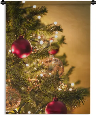 Produktbild von MuchoWow® Wandteppich Wandbehang Ein Weihnachtsbaum mit bunten Kugeln 60x80 cm Tapisserie Dekoration Wandtuch - Decke - Wandtücher - Wohne