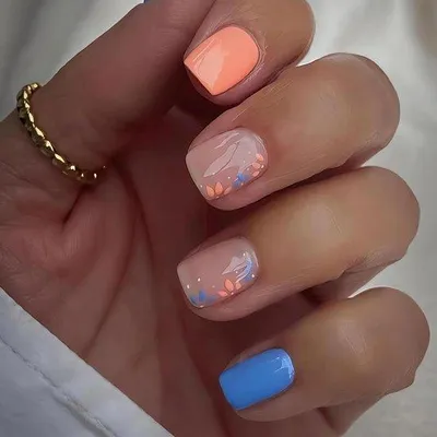 Produktbild von Kurze quadratische Acrylnägel mit blau-orangen Blumen für Frühling Sommer