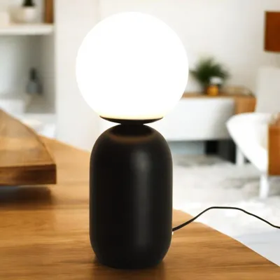 Produktbild von Moderne Tischleuchte Rena schwarz Glaskugel weiß