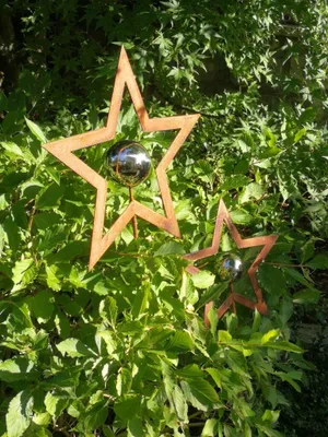 Produktbild von Edelrost Gartenstecker Stern mit Edelstahlkugel Stern mit Edelstahl - groß