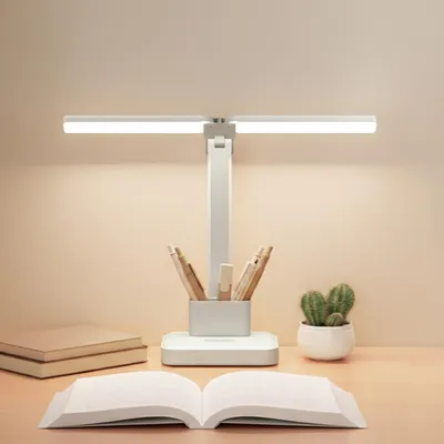 Produktbild von LED Schreibtischlampe dimmbar – Doppelarm Design, 3 Lichtfarben, 10 Helligkeitsstufen, Akku (1500 mAh), USB-C – Kabellose Tischlampe für Büro & Lesen
