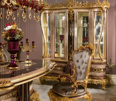 Immagine prodotto di Elegante sedia in legno dorato dal design moderno