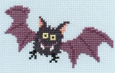 Zdjęcie produktu dla Zestaw do haftu krzyżykowego Bothy Threads "Creepy - Bat", wzór do liczenia, SKIP5, 19x12cm