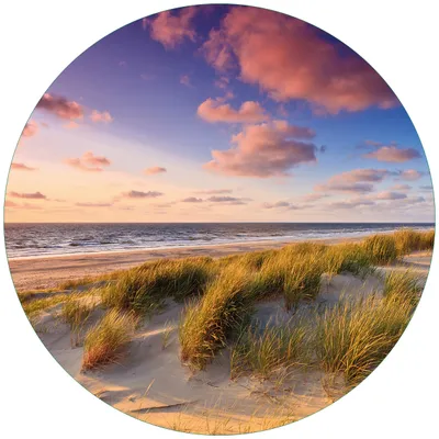 Produktbild von Wallario Premium Glasbild, freischwebende Optik, kräftige Farben, rund 50cm Durchmesser, Motiv Abendspaziergang am Strand - Sonnenuntergang über dem Meer
