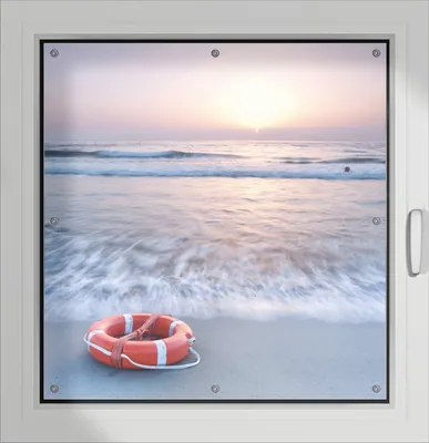 Produktbild von Wallario Lichtschutzbild, Dekorativer Sichtschutz Sonnenschutz 96 x 93 cm mit Motiv: Rettungsring am Strand bei Sonnenuntergang - Verdunklung ohne Bohren