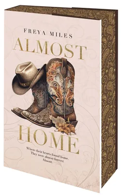 Produktbild von Almost Home Buch – Aufwendig gestaltete Liebesgeschichten mit limitiertem Farbschnitt