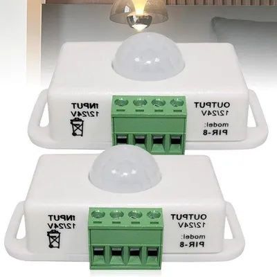 Image de 2 capteurs infrarouges PIR : détecteurs de mouvement automatiques 12 V CC / 24 V CC pour l'extérieur - Blanc
