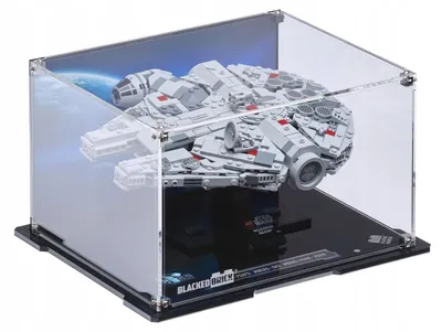 Produktbild von Blacked Brick Vitrine mit bedruckter Rückwand für LEGO® 75375 Star Wars – Millennium Falke