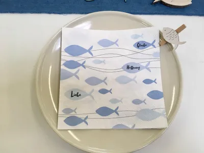 Produktbild von 20 Servietten Communion Fishes blue - Fische mit Liebe, Glaube und Hoffnung blau 33x33cm