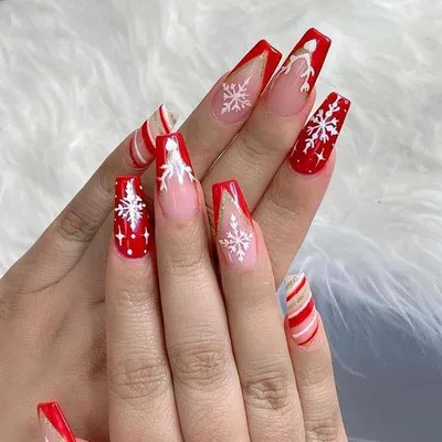 Image de 24 faux ongles, dorés, pailletés, de taille moyenne, carrés
