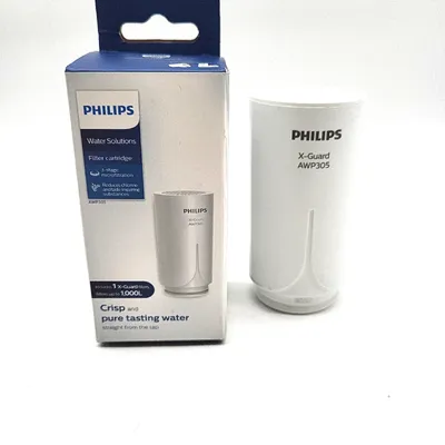 A Philips water filter cartridge and its packaging are displayed against a white background.