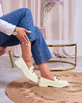 Produktbild von Royalfashion Weiße Damen Mokassins mit Goldverzierung Aderica, Größe 38