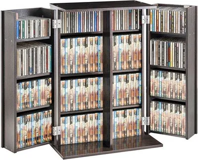 Image de Meuble de rangement multimédia, équipé de portes et d'étagères, pouvant accueillir jusqu'à 576 CD. Les étagères sont réglables pour organiser facilement vos musiques, films, jeux et autres objets