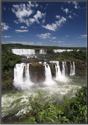 Produktbild von Wallario Wandbild Iguazu-Wasserfälle, Größe: 70,30 x 100,30 cm, Poster mit schwarzem Aluminiumrahmen