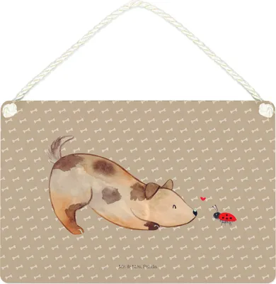 Produktbild von Mr. & Mrs. Panda Schild Hund Marienkäfer DIN A4 - Hundeglück - Geschenk, Wandbild Holz, Türschild, Neugierig, Holzschild, kleine aufmerksamkeit, Sprüche, Mischlinghund