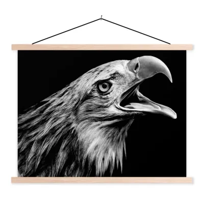 Produktbild von MuchoWow® Textilposter Adler - Porträt - Raubvögel - Schwarz - Weiß - Vogel 120x90 cm mit holzfarbenen Rahmen - Magnetisch