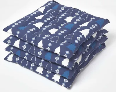 Obrázek produktu pro HOMESCAPES Sada 4 polštářů na sezení ze 100% bavlny, 40 x 40 cm, modrý vzor vánočního stromku