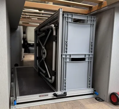 Produktbild von Plattformauszug Kastenwagen, 730x1230mm, Plattformauszug mit Tischhalterung