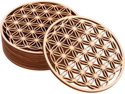 Zdjęcie produktu dla Zestaw drewnianych podkładek o wymiarach 10 x 10 cm pod napoje, kawę i herbatę