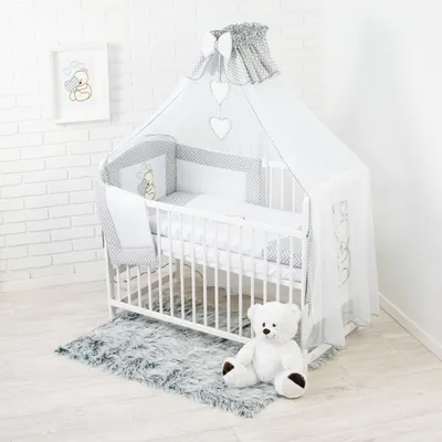 Produktbild von Babybettwäsche Komplettset 10 Teilig ohne Bett für Bettchen in Größe 70x140 aus 100% Baumwolle bestickt mit einem Teddybär mit Herz inkl. Moskitonetz Grau