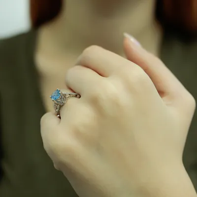 Produktbild von Halo Diamant Oval Blauer Topas Ring 14 Karat Weißgold - 56 (17,80 mm)