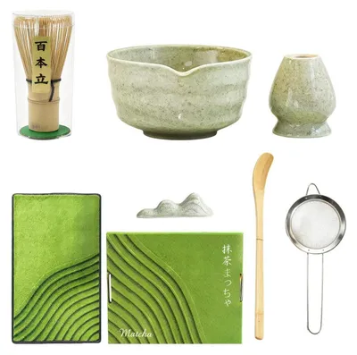 Zdjęcie produktu dla Zestaw do przygotowywania matcha, 7-elementowy, zawierający: miskę, trzepaczkę, łyżeczkę, podstawkę, sitko, ściereczkę do czyszczenia. Kolor: zielony