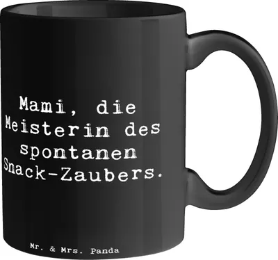 Produktbild von Mr. & Mrs. Panda Tasse Spruch Mami Snack-Zauber - Schwarz - Geschenk, schöne, Becher, spontan, Kaffeetasse, Kinder, Familienmitglieder, Mom, Kaffeebecher, Pott, Ernährung