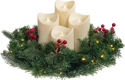 Produktbild von Künstlicher Adventskranz ca. Ø 40 cm mit 30er Lichterkette und 4 LED Kerzen | batteriebetrieben | Sicher in der Anwendung | Tannenkranz mit Zapfen und Beeren (4 Kerzen, creme)