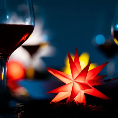 Produktbild von Novaliv Weihnachtsstern Dekostern | 12cm ROT | nur Innen | LED Lampe mit Batteriefach + Fernbedienung Weihnachtsdeko Stern beleuchtet