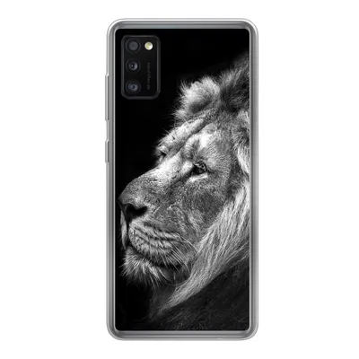 Produktbild von MuchoWow® Handyhülle Schutzhülle Hülle für Samsung Galaxy A41 Löwe vor schwarzem Hintergrund in schwarz und weiß Silikon Softcase Handy Hülle - Mobiltelefon