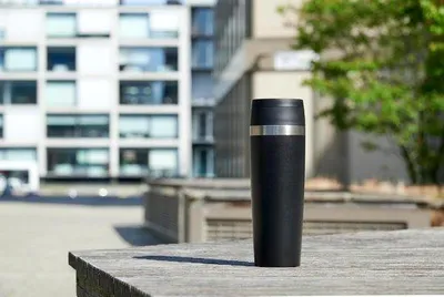 Zdjęcie produktu dla Kubek podróżny Classic 0,5 l – nowe, wygodne zamknięcie śrubowe – stal nierdzewna – utrzymuje ciepło przez 6 godzin – utrzymuje zimno przez 12 godzin – w 100% szczelny – otwór do picia 360° – czarny